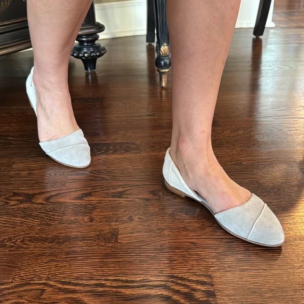 Toms Women's 2- Tone Cream - Light Gray Faux Suede Flats Sz 7.5 - Picture 6 of 14